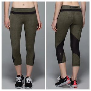Lululemon Inspire Crop II Full-On Luxtreme Size 6 Dottie Dash Fatigue Green